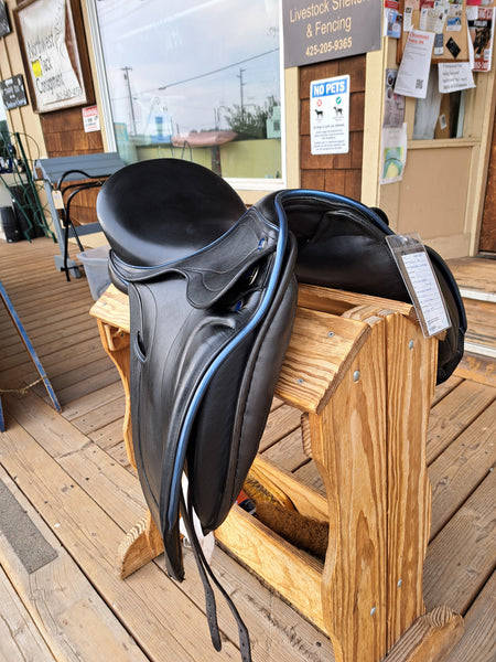17.5" Hastilow & Sons Bambaugh Dressage Saddle