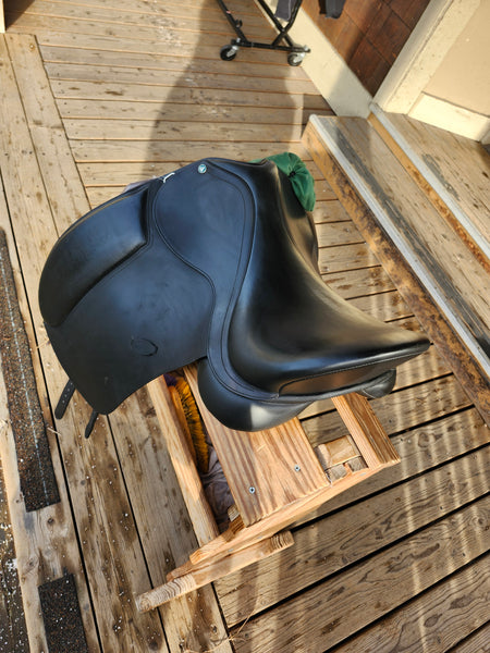 16.5" Arena dressage saddle