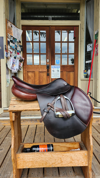 17.5" CWD SE02 Jumping Saddle