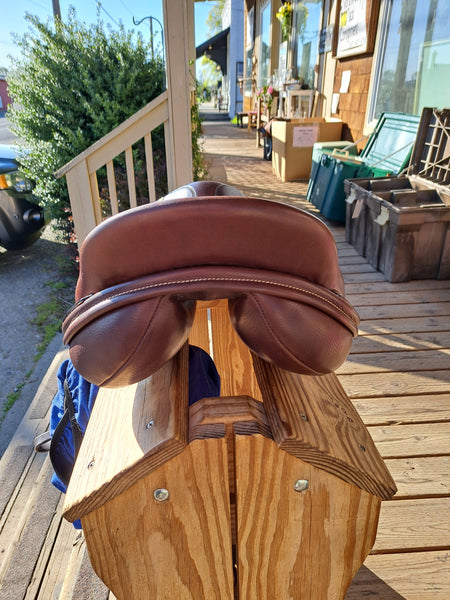 19" Frank Baines Reflex Close Contact Jump Saddle