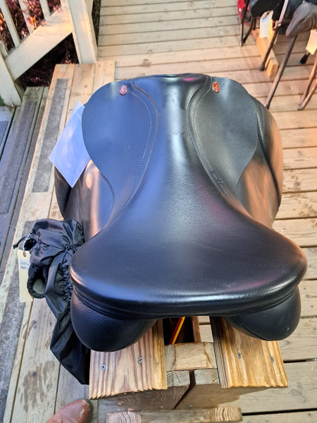 17.5" Kent and Master Original Dressage saddle