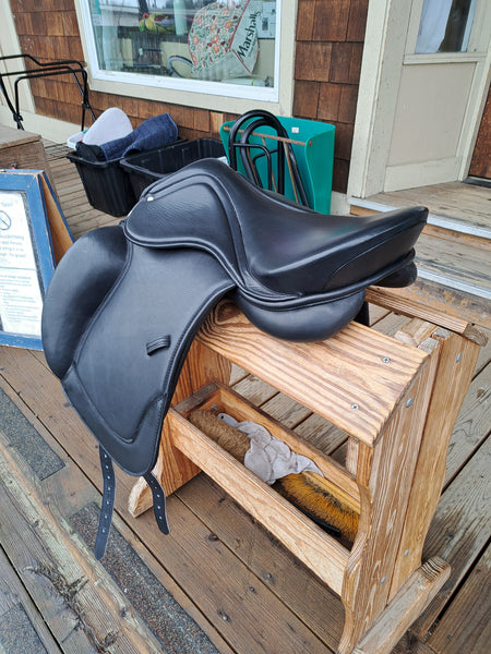 NEW 17-18" Easy Trek Classic Dressage Saddle