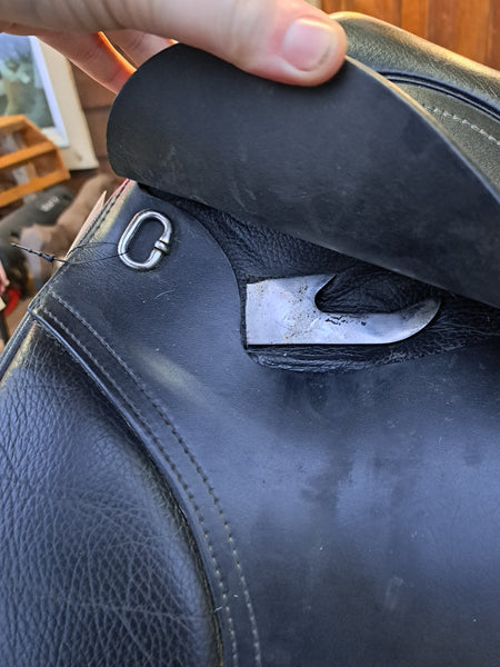 17.5 Kent and Masters Original Dressage saddle