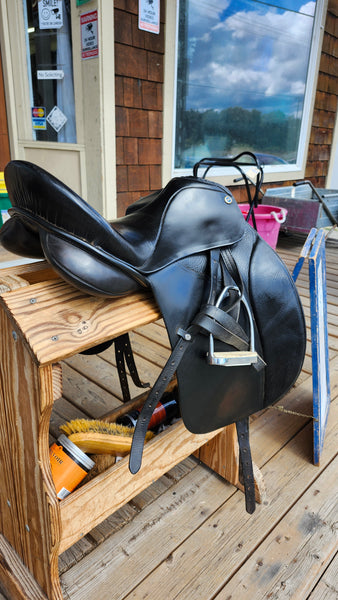 17.5" Sommer Novelle Dressage Saddle