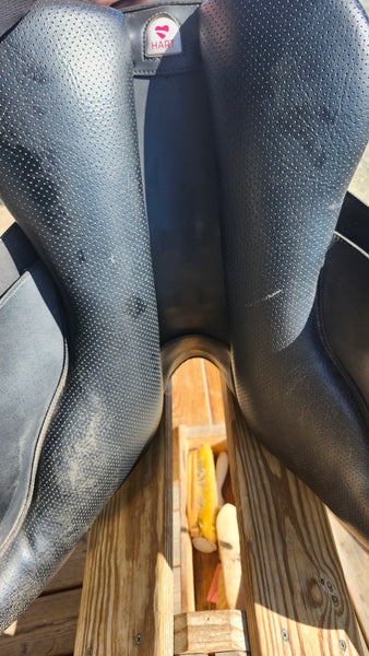17.5" Wintec Hart All Purpose Saddle