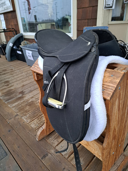 17.5" Euro Saddlery Dressage Saddle