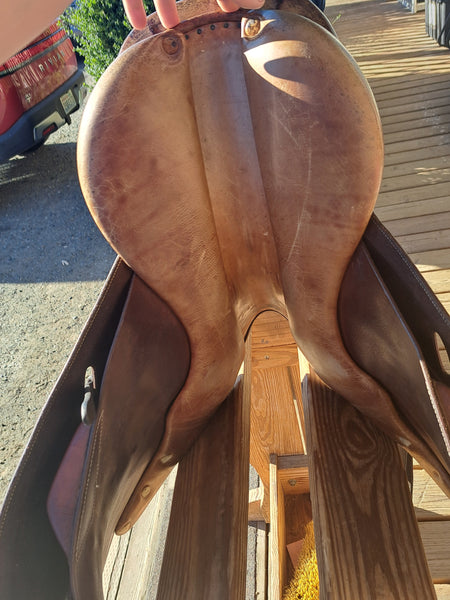 16" Butet Close Contact Jumping Saddle