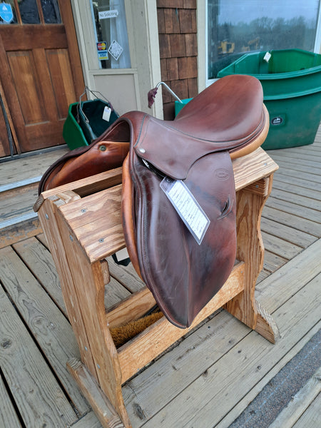 17.5" Devoucoux Oldara Jumping Saddle