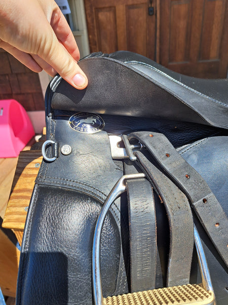 18" Collegiate Ruiz Diaz Dressage saddle