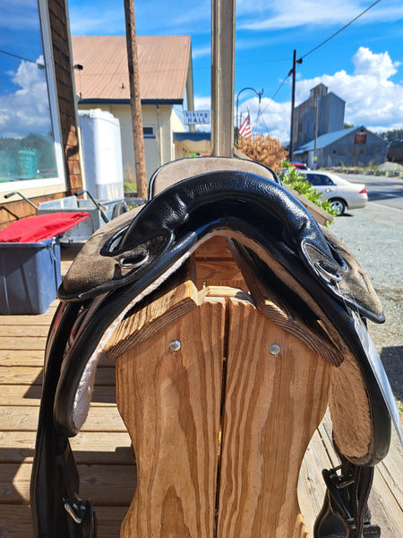 17" Hilason Treeless Endurance Saddle