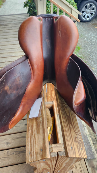 17" Devoux Socoa Jump Saddle