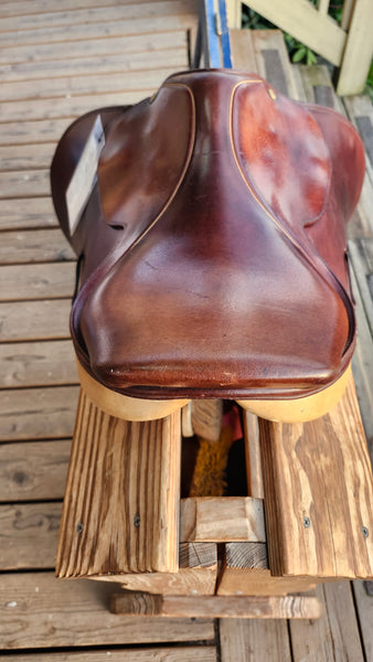 16.5" Collegiate Art Close Contact Saddle