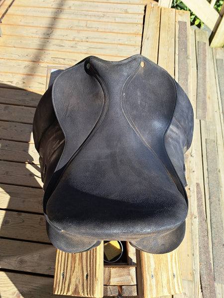 16" Wintec Isabell Dressage Saddle