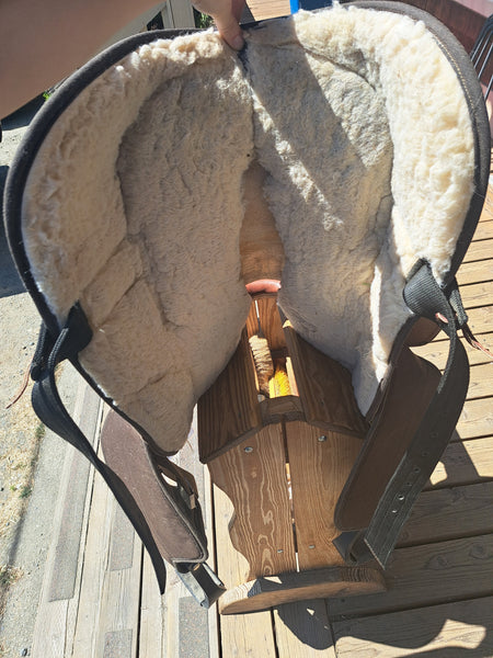 15" Fabtron Grain Out Light Weight Trail Saddle