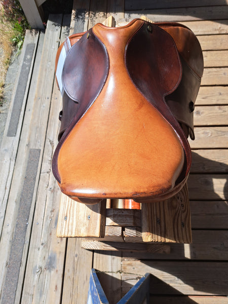 16.5" NorthRun Ashlund Jumping Saddle