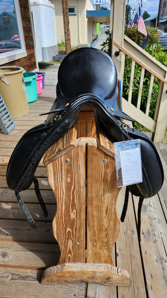 17.5" Kincade Dressage Saddle