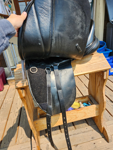 17" Kent & Masters MDM Dressage Saddle