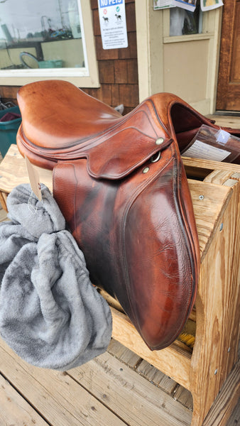 16.5" L. Bierry Jumping Saddle