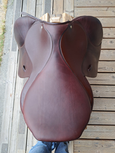 18" Stubben Ascend Jumping Saddle