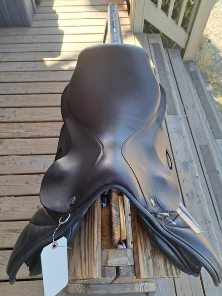 17" Hastilow & Sons Concept Jump Saddle
