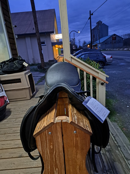 18" FMP Fresian Dressage Saddle