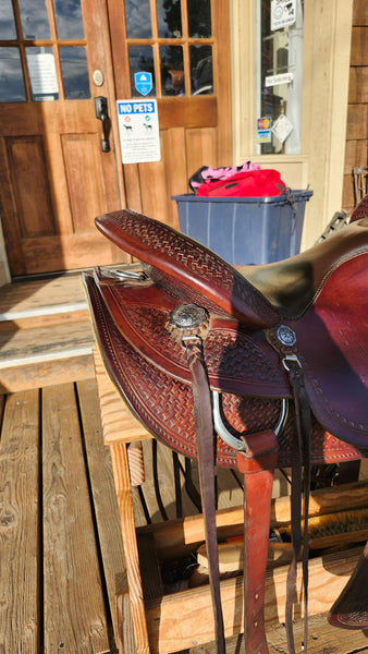 16" Crates Lightweight Round Skirt Trail Saddle