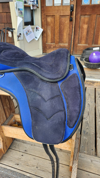 17" Tough 1 Treeless Endurance Saddle (#1)