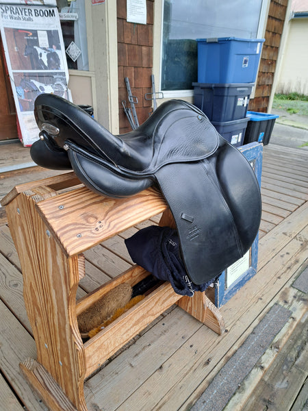 17.5" Stubben Genesis C.S. Deluxe Dressage Saddle