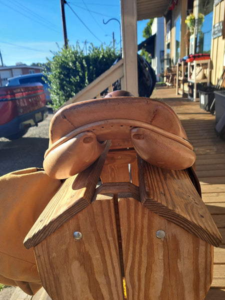 17" Butet Close Contact Jump Saddle