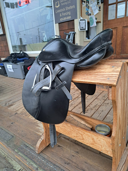 16.5" Paris Tack Dressage Saddle