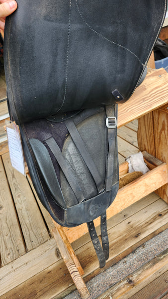 17" Wintec Pro Dressage Saddle
