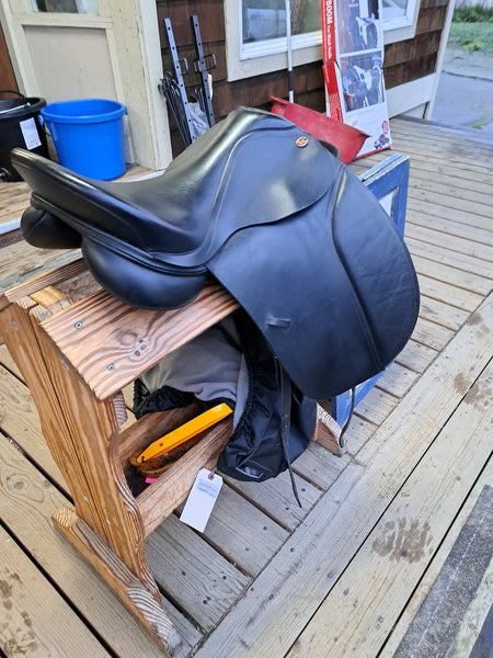 17.5 Kent and Masters Original Dressage saddle