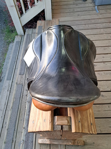18" Stubben Romanus Dressage Saddle