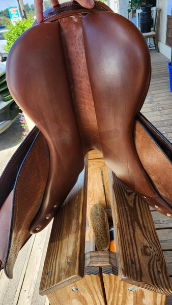 16.5" Collegiate Close Contact Jump Saddle
