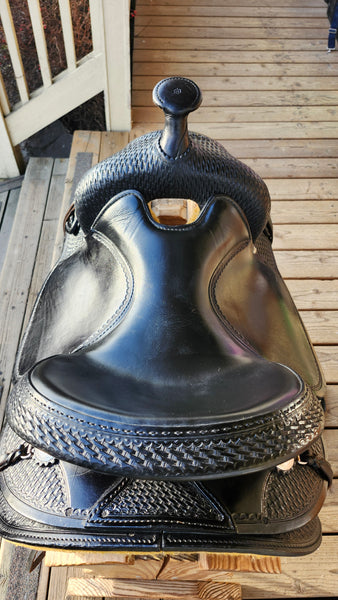 15" Classic Crates Round Skirt Trail Saddle