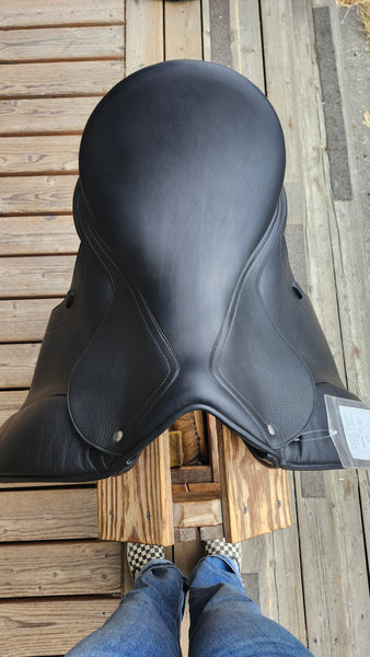 18" Schleese Infinity II Plus Dressage Saddle