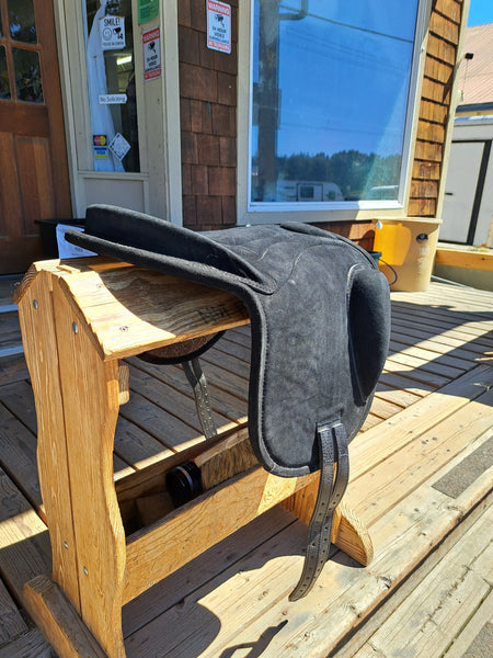 Treeless Saddle