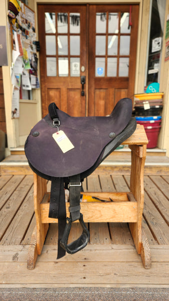 Mustang soft saddle with sturrips