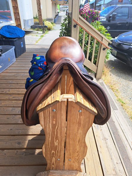 17.5" County Innovation Jump Saddle