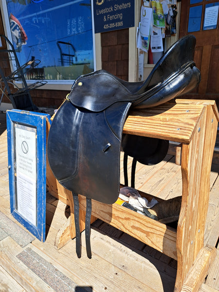 17" Collegiate Dressage saddle