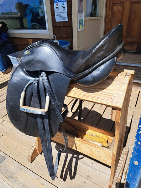 17.5" HDR Dressage Saddle