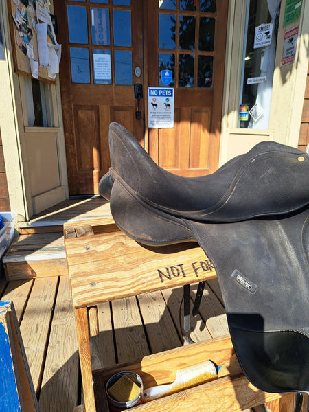 16" Wintec Isabell Dressage Saddle