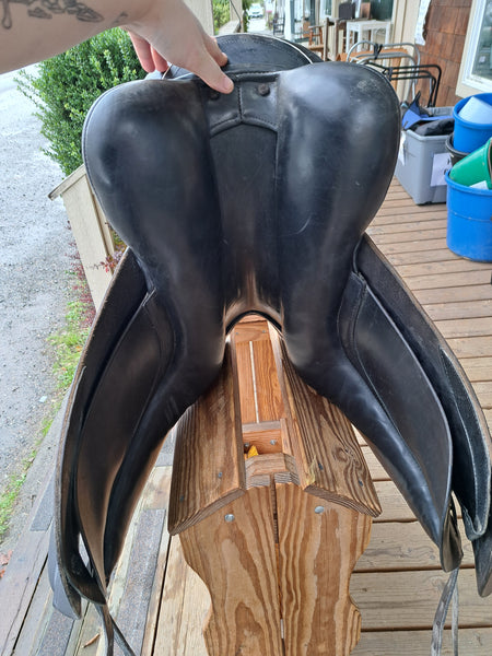 18.5" Borne Dressage Saddle