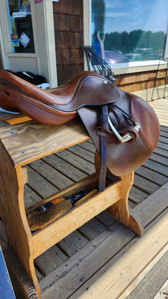 16.5" Collegiate Close Contact Jump Saddle