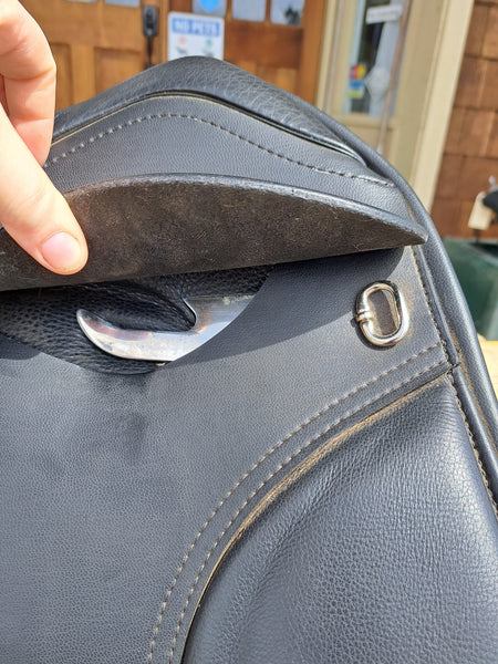 17.5" Thorowgood Dressage Saddle