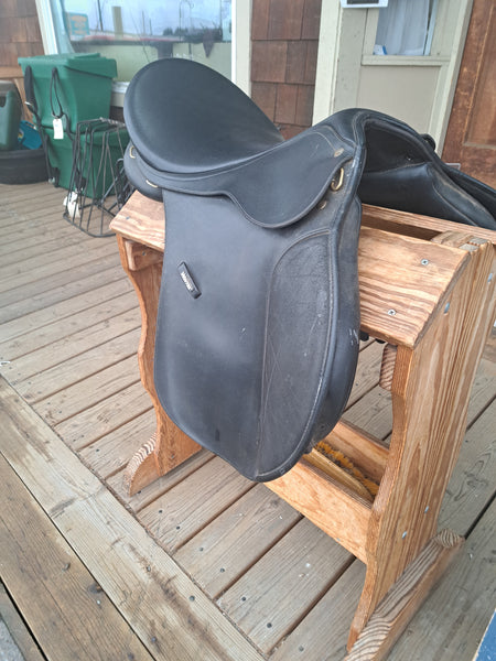18" Wintec All Purpose Saddle