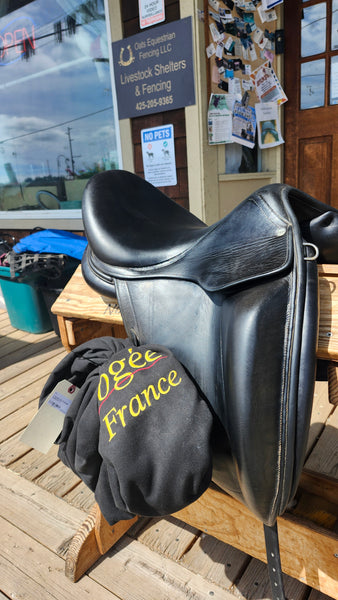 17" L'Apogee 2DL Dressage Saddle