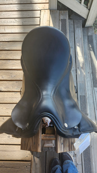 18" Albion Platinum Dressage Saddle