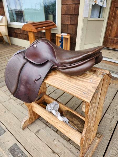 16" Courbette Primus Close Contact Saddle