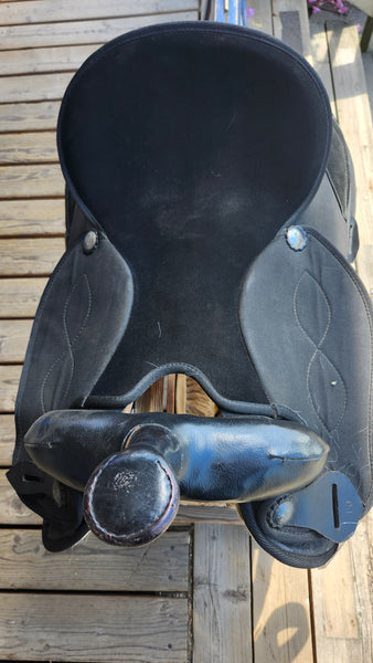 ON TRIAL 16" Synthetic Western Saddle